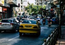 Έρευνα: Στις τελευταίες θέσεις η Ελλάδα για οδικά ταξίδια Road traffic in Athens