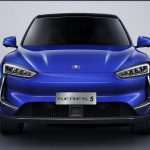 Το premium SUV SERES 5, διαθέσιμο από το instacar