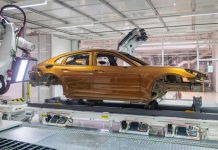 Βραβείο στο εργοστάσιο της Porsche στη Λειψία Βραβείο στο εργοστάσιο της Porsche στη Λειψία