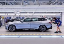 Έναρξη παραγωγής της νέας BMW Σειράς 5 στο Dingolfing Παραγωγή της νέας BMW Σειράς 5 στο Dingolfing