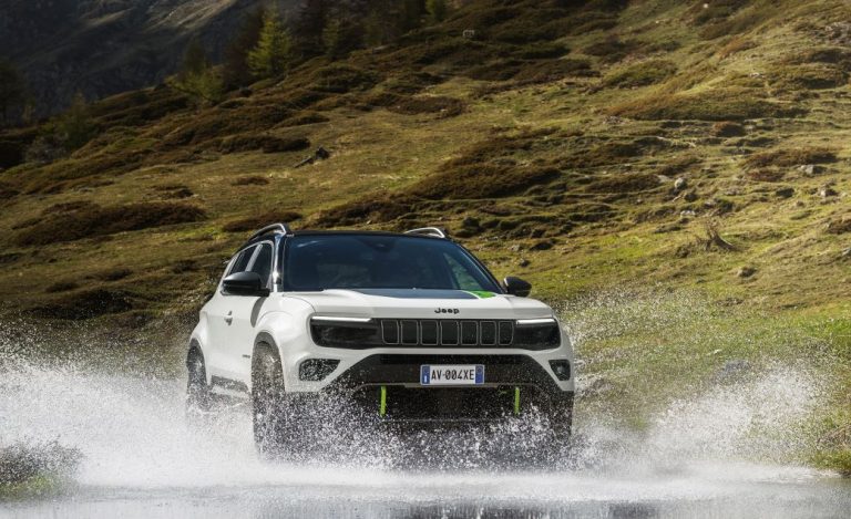 Νέο καινοτόμο και τετρακίνητο Jeep Avenger 4xe
