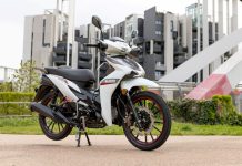 Το παπί UM FLASH 125 LZ με τιμή 1750 ευρώ