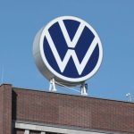 Volkswagen: Κλείνει 3 εργοστάσια και ετοιμάζει χιλιάδες απολύσεις σύμφωνα με τα συνδικάτα