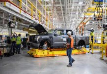 Η Ford «παγώνει» την παραγωγή του ηλεκτρικού F-150 Lightning