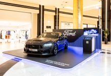 Η Ford Mustang Dark Horse στο Golden Hall