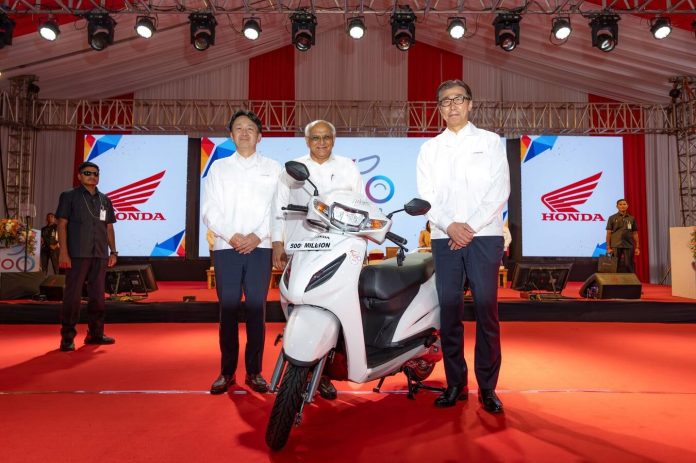 (06) Honda_reaches_500_million_unit_milestone_in_cumulative_global_motorcycle