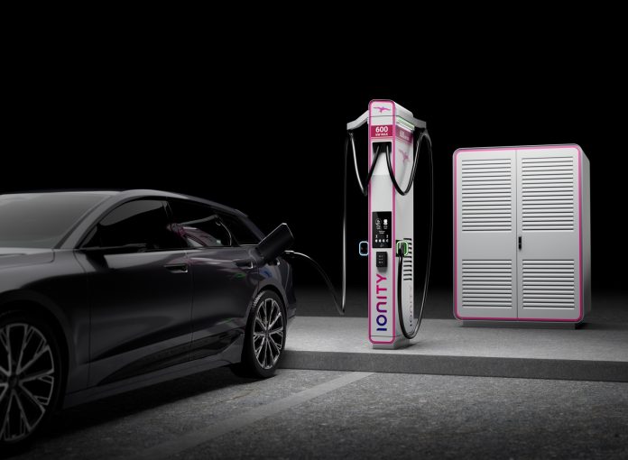 (10) HYC1000_Charging_Car_Dark