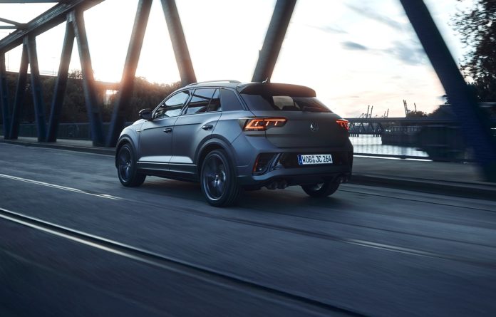 (15) T-ROC Dream_rear