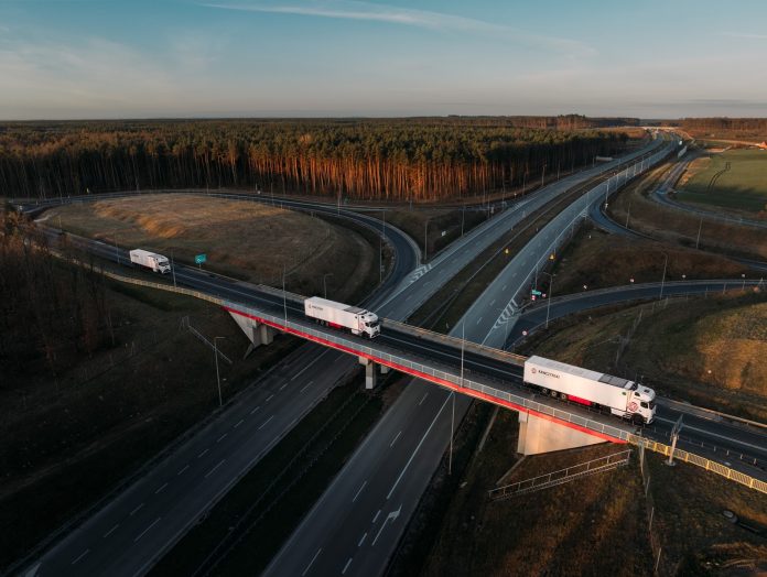 Großauftrag in Polen: Kawczyński Logistics erhält 75 der neuesten Mercedes-Benz Actros L mit ProCabinMajor order in Poland: Kawczyński Logistics receives 75 of the latest Mercedes-Benz Actros L with ProCabin