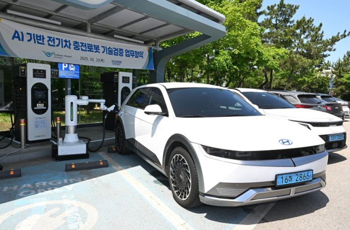 (24) hyundai-incheon-i-ev-charging-robots-03