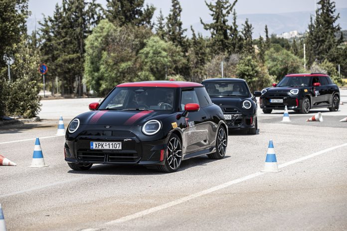 (09) MINI JCW