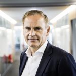 VW Group: «Mαζικές» επενδύσεις στις ΗΠΑ – Τι δήλωσε ο Όλιβερ Μπλούμε