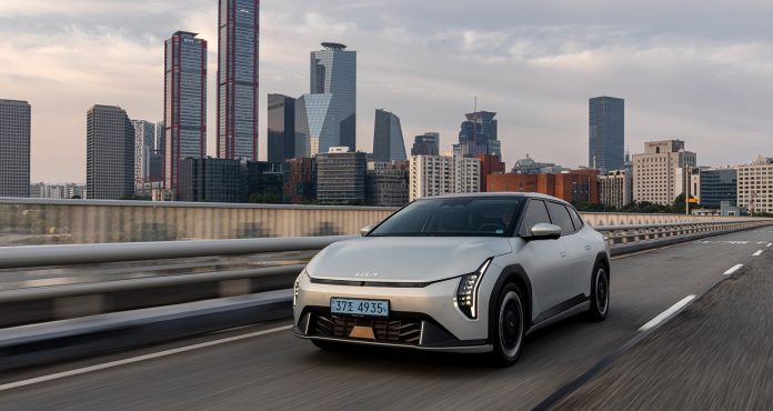 (17) Kia EV4