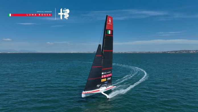 (18) AlfaRomeoOfficialSponsorofLunaRossa
