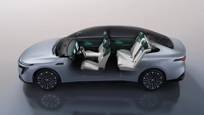 (25)Nissans-new-N7-EV-interior-3