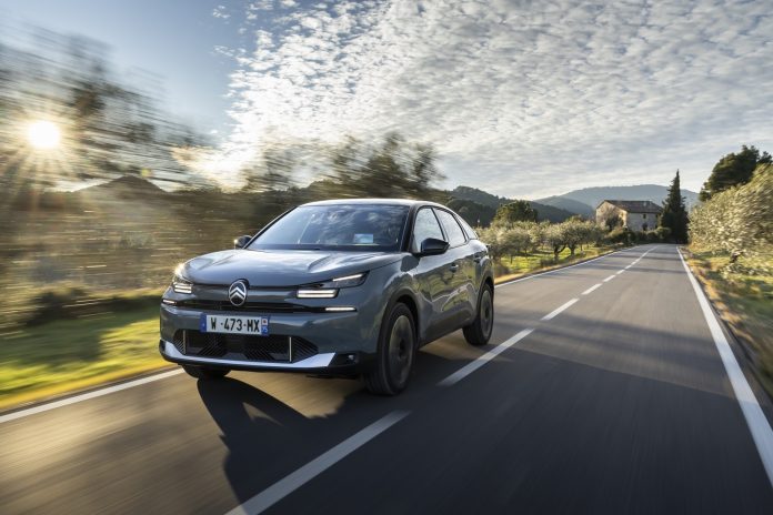 (21) Citroen-C4-Hybride-Max-