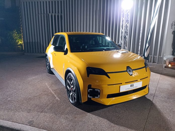 (23) Renault R5