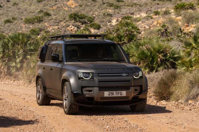 (25) Land Rover Defender