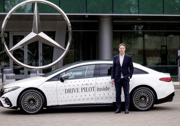 Mercedes-Benz feiert 30 Jahre Automobilinnovation im Silicon ValleyMercedes-Benz celebrates 30 Years of Automotive Innovation in Silicon Valley