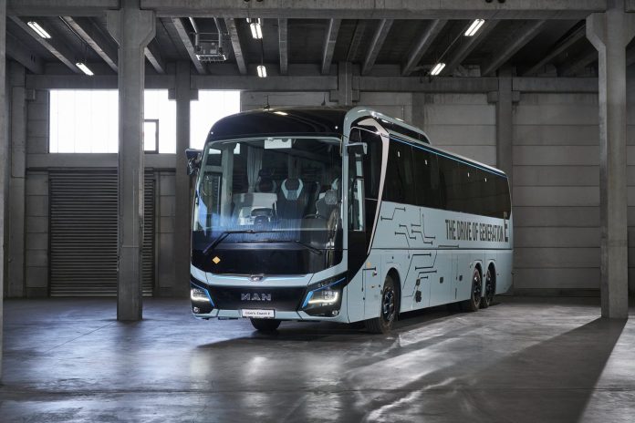 (09) MAN lions_coach_e2