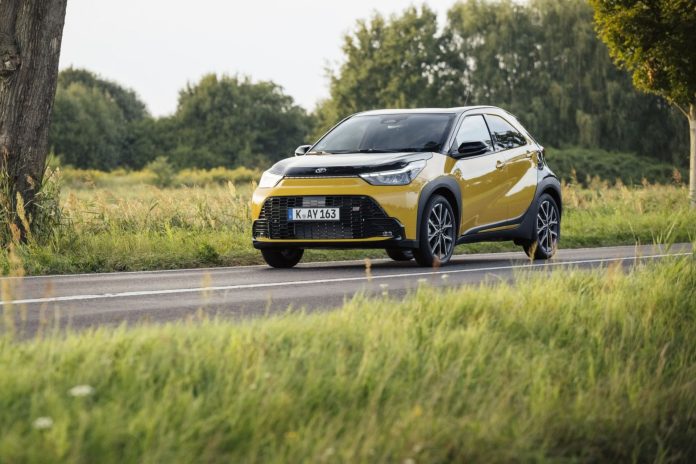 (11) 2026_Aygo X GR Sport_Hybrid_Mustard 1