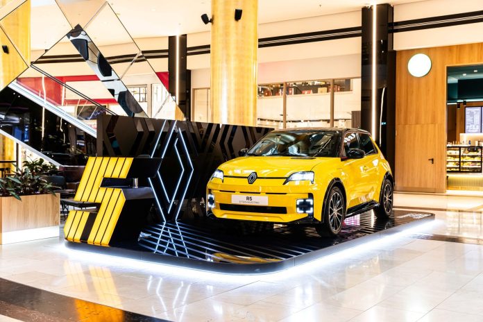 (18) Renault 5 E Golden Hall