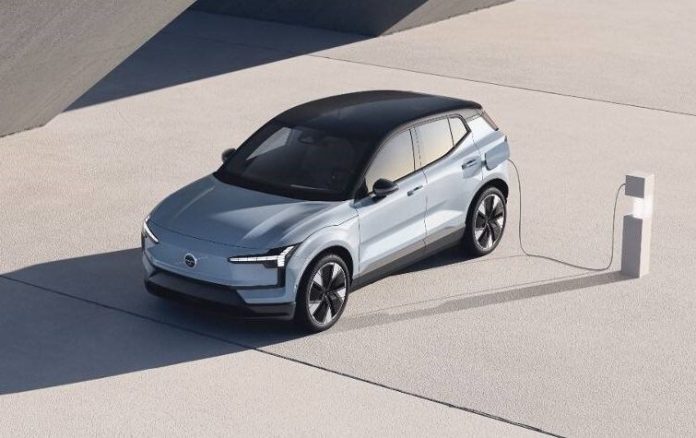 (20) Volvo_Cars_launches_free_charging_initiative