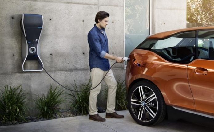 BMW-i3-Concept-Coupe-charging (1)