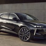 Το DS N°4 κάνει πρεμιέρα στην Ελλάδα με υβριδικές και ηλεκτρικές εκδόσεις