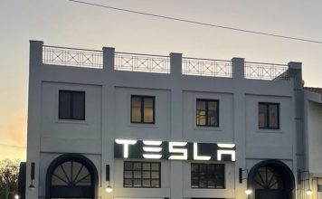 Η Tesla εγκαινιάζει νέο κατάστημα στην Κηφισιά και επεκτείνει το δίκτυο test drive