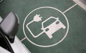 Η ΕΕ φέρνει νέους, υποχρεωτικούς στόχους για εταιρικούς στόλους