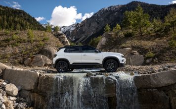 Το Jeep Avenger 4xe τώρα από 29.990€