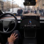 Tesla: Πρώτη άδεια για «πλήρως αυτόνομη οδήγηση» στην Ευρώπη