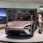 H Xiaomi «στρατολογεί» στελέχη-κλειδιά της Tesla