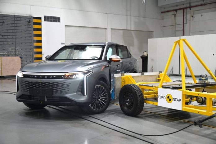 omoda-9-side-mobile-barrier-test_77761_469599_type15016