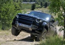Η JLR και η Πέτρος Πετρόπουλος επανασυστήνονται