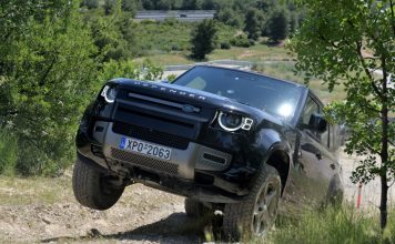 Η JLR και η Πέτρος Πετρόπουλος επανασυστήνονται