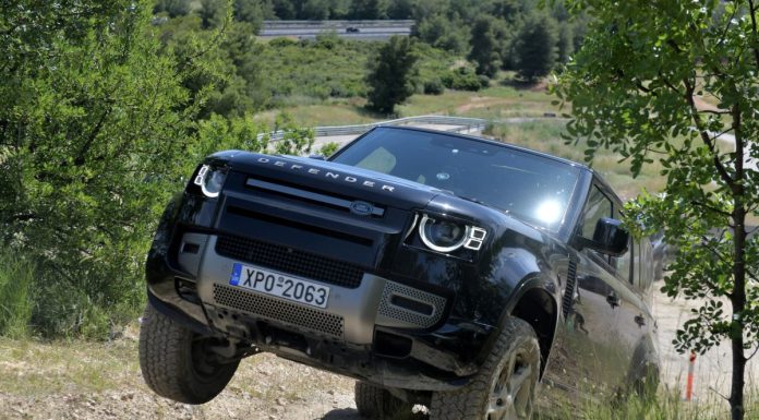Η JLR και η Πέτρος Πετρόπουλος επανασυστήνονται