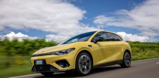 Leapmotor B05: Νέο ηλεκτρικό C-Hatchback με αυτονομία έως 482 χλμ.
