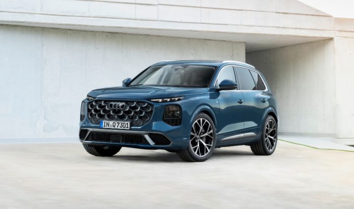 Alopias blue metallic, static photo, exterior, three-quarter front view