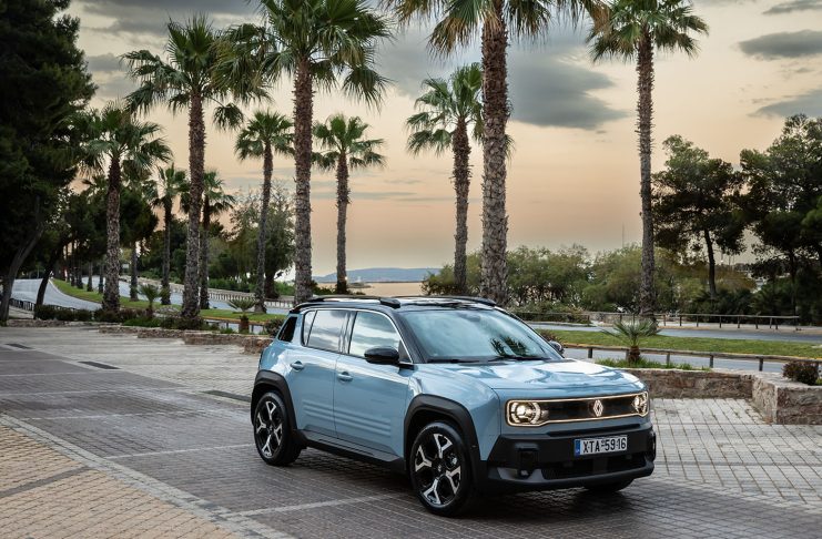 Στην Ελλάδα το Renault 4 E-Tech electric με έως 409 χλμ. αυτονομία