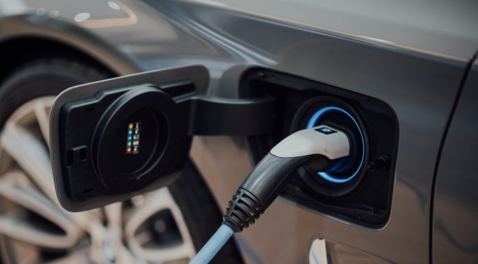 Παράταση στα κίνητρα για τα plug-in υβριδικά – Τι αλλάζει