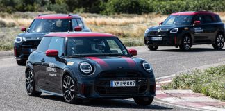 Στην πίστα των Μεγάρων με τα μοντέλα JCW της MINI