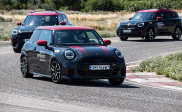 Στην πίστα των Μεγάρων με τα μοντέλα JCW της MINI
